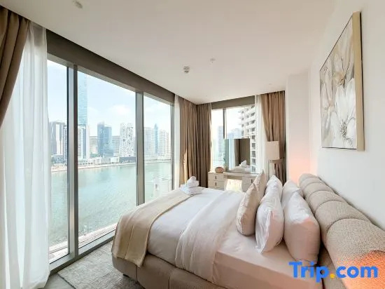 Beautiful 2BR apartment in Peninsula Three, Breathtaking Canal view