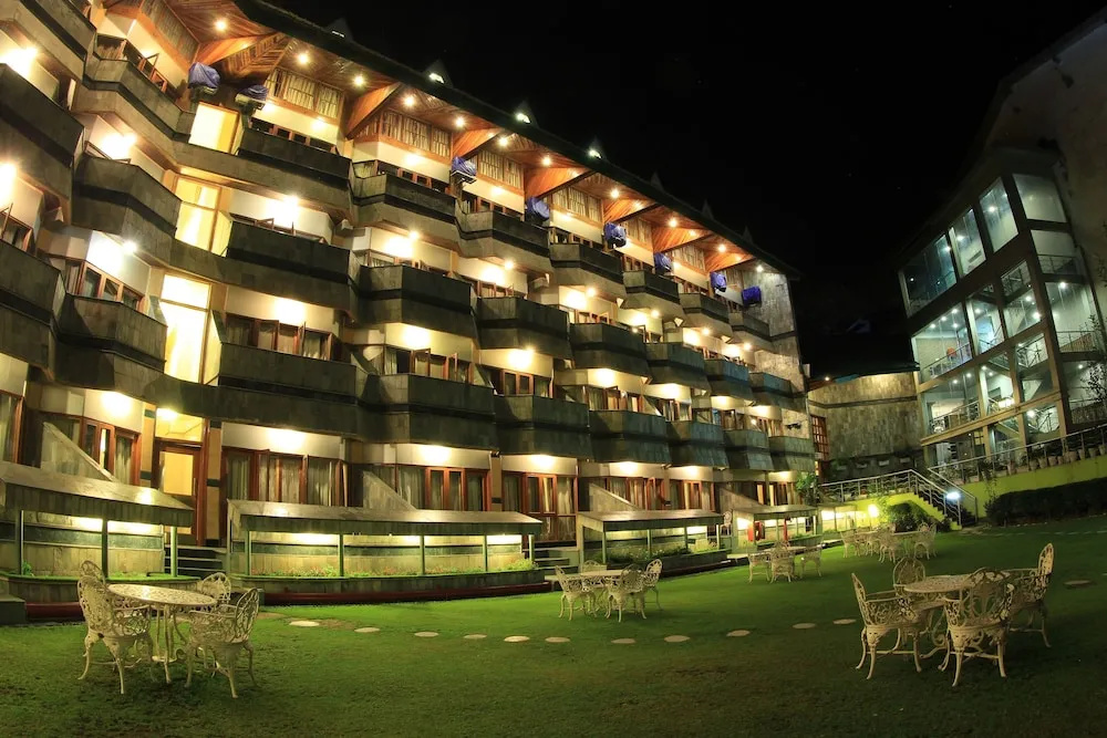Hotel Piccadily Manali in Manali