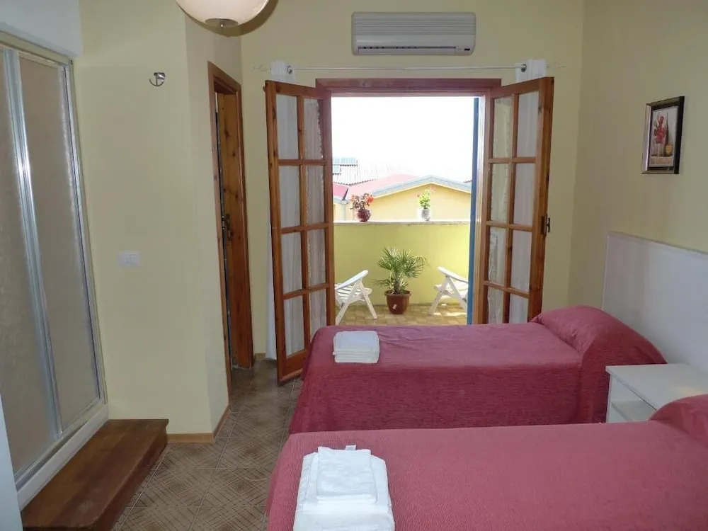Standard Triple room with balcony