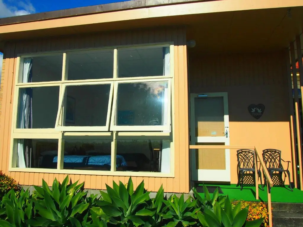 1 Bedroom Standard Family room with lake view