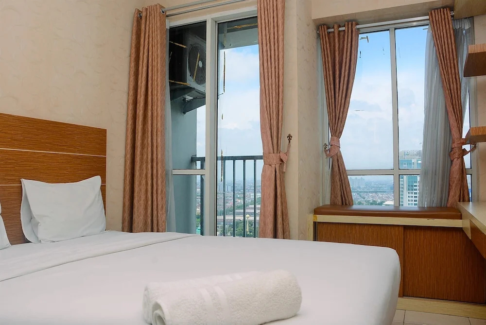 Comfort and Modern Studio Tifolia Apartment