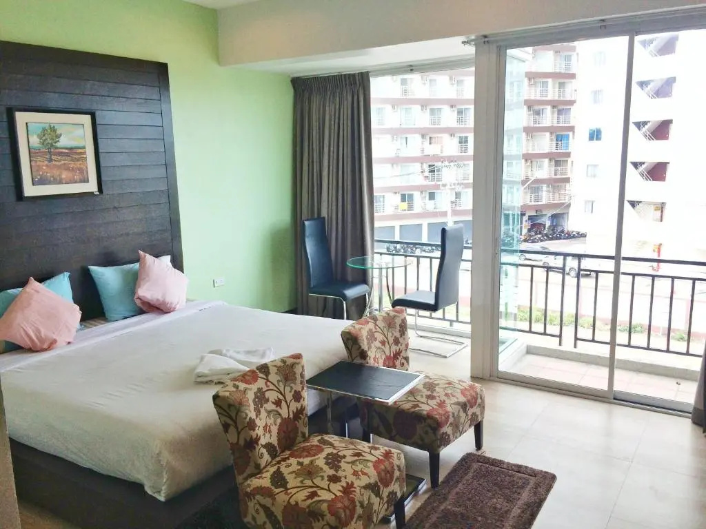 Deluxe Double room with balcony (full double bed)