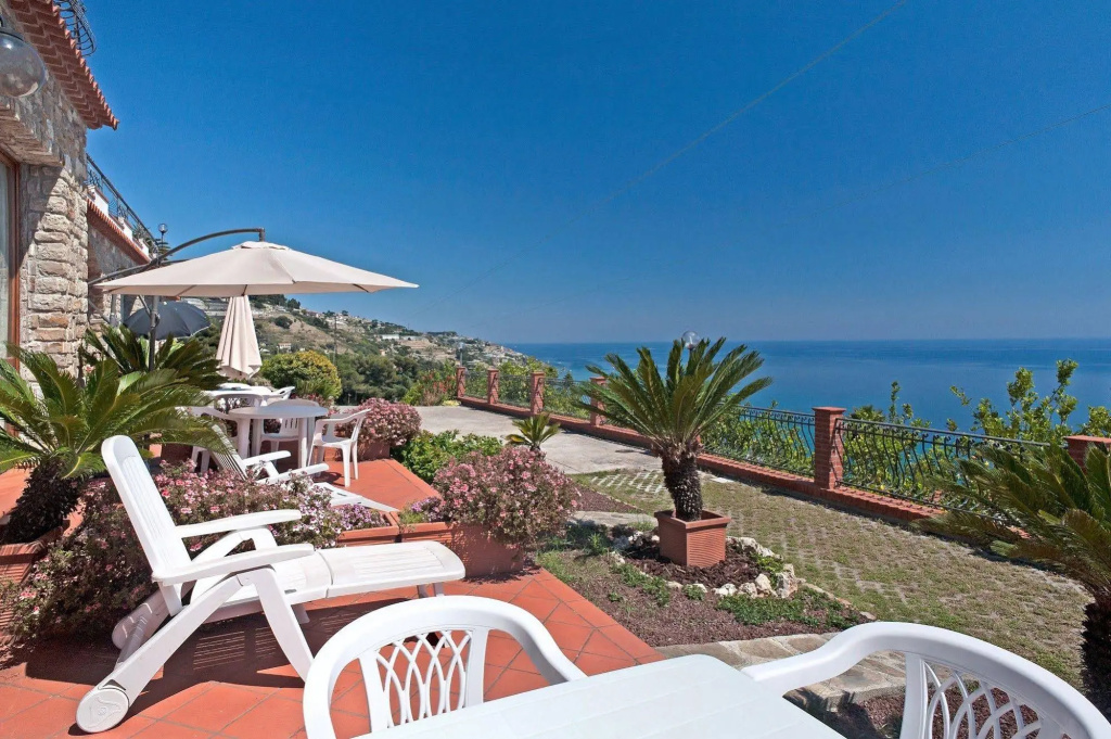 Balcony & Terrace