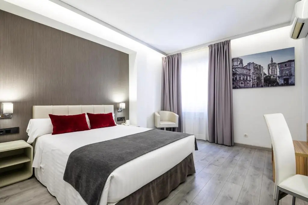 Double room (full double bed)
