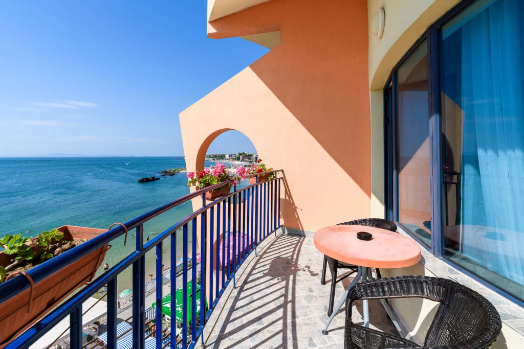 Balcony & Terrace