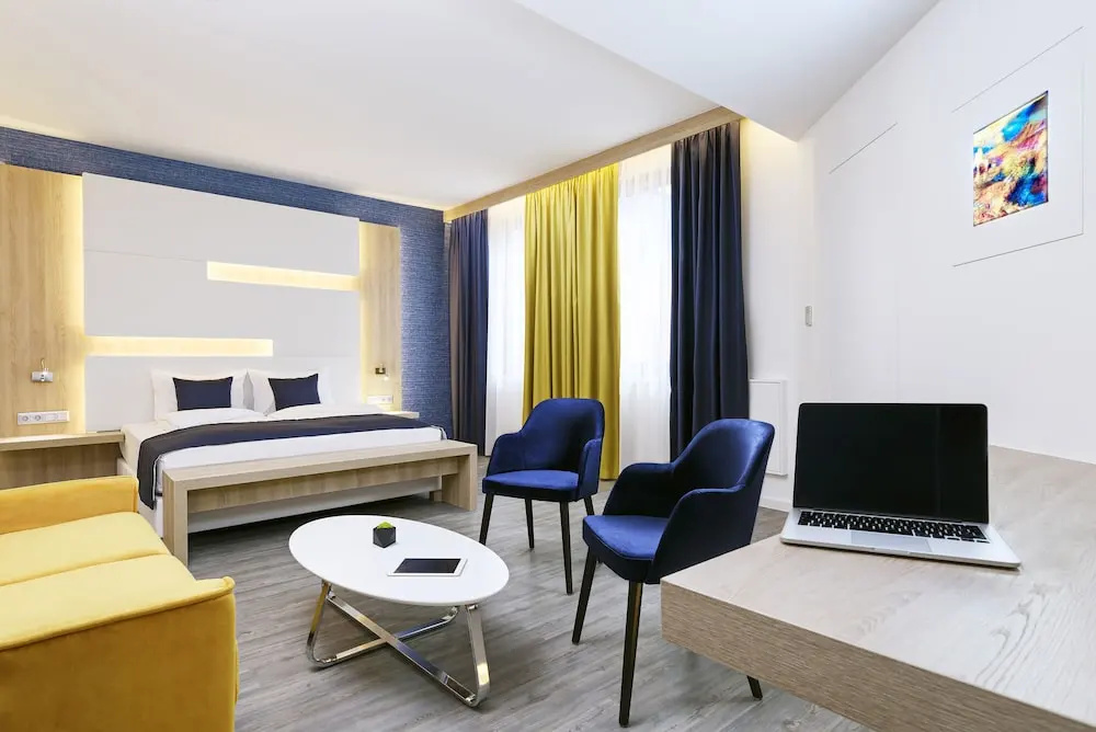 Grand Double room (full double bed)