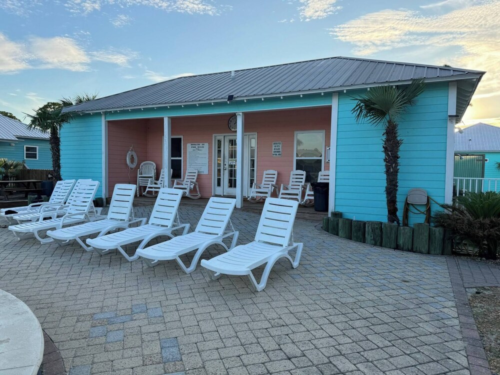 4005 Rookery 3 Sea Story With 2 Pools Beach Access and Lots of Beach Amenities