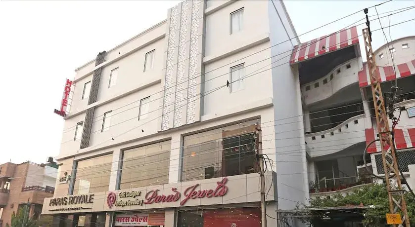 Hotel Paras Royale