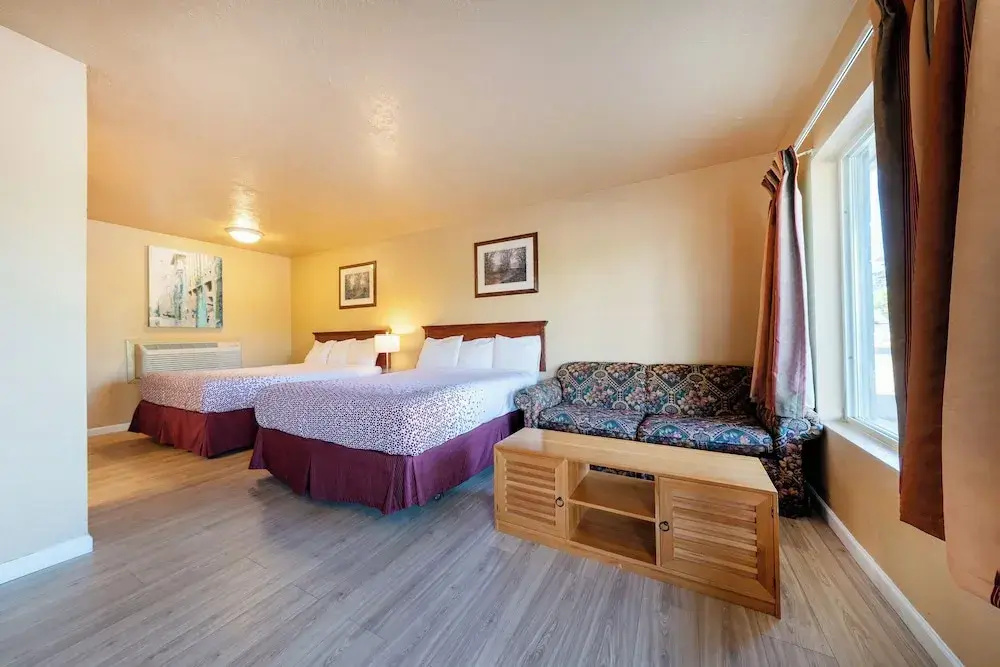 Classic Double room (full double bed)