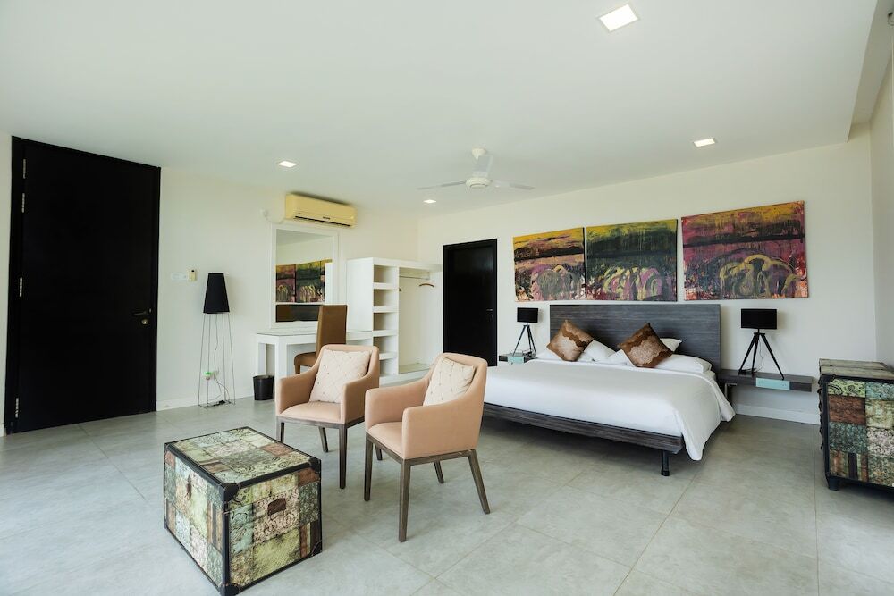 Green Turtle Villa By The Serendipity Collection
