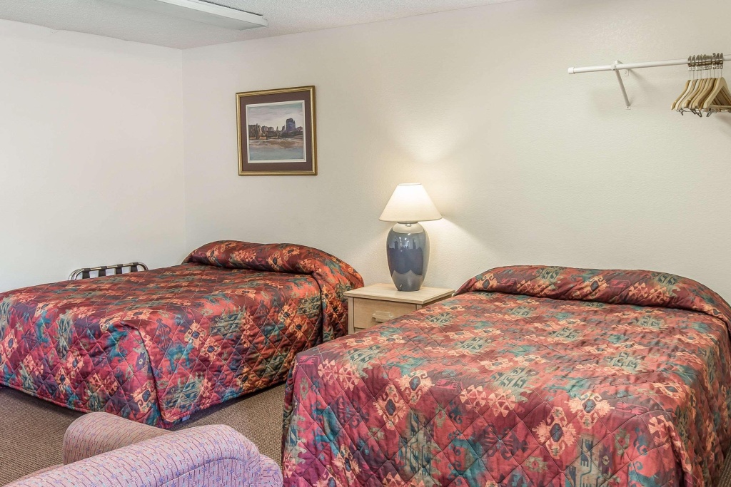 Rodeway Inn Rifle — 5