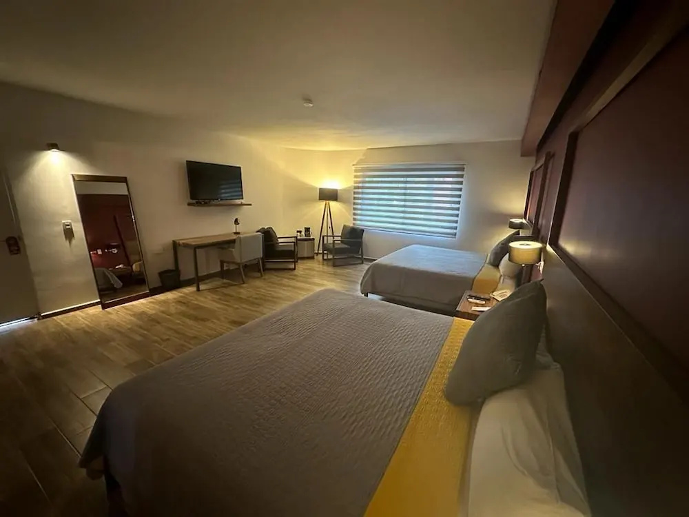 Double Suite (full double bed)