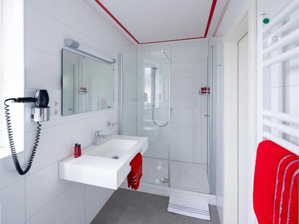 3 Bedrooms Apartment