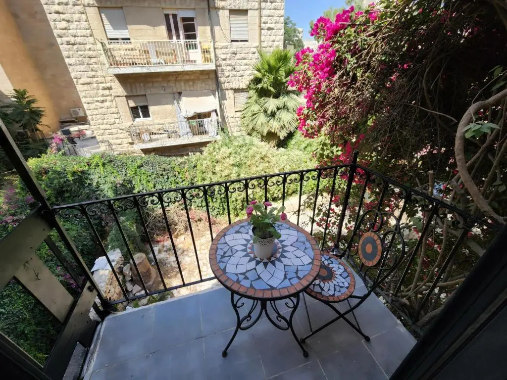 Deluxe Double room with balcony (full double bed)