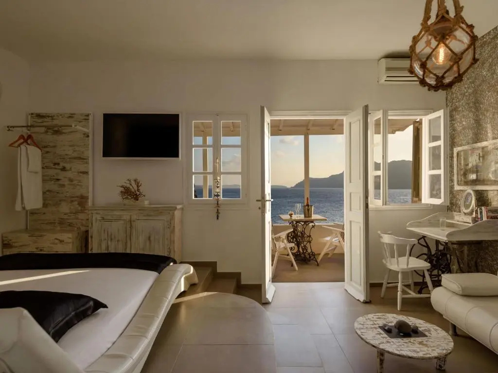 Apartment with balcony and with sea view