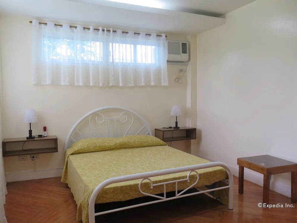 Standard Double room with balcony (full double bed)