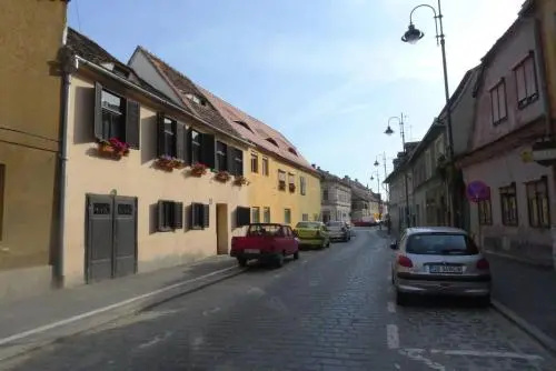 Drama Queen Inn