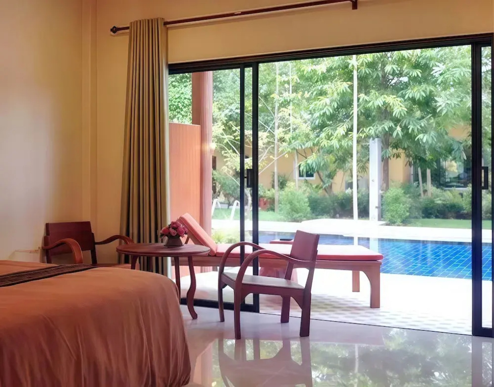 Отель OYA International Resort Phuket в Чалонге