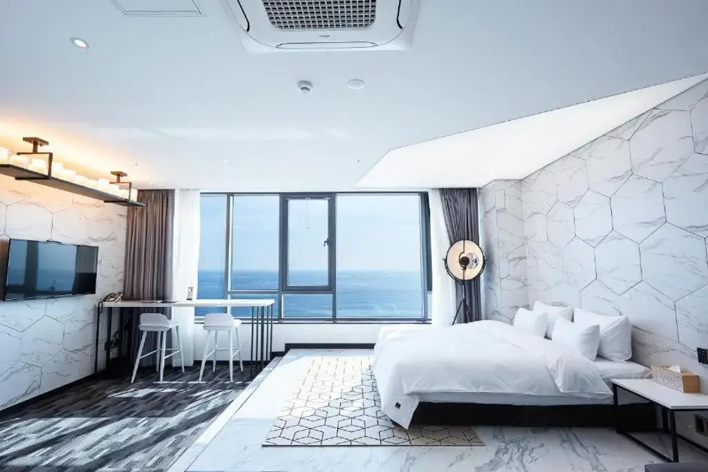 Suite with ocean view