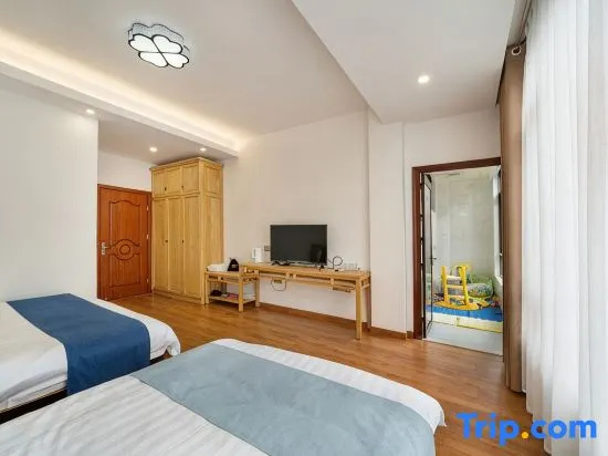 Standard Triple Family room