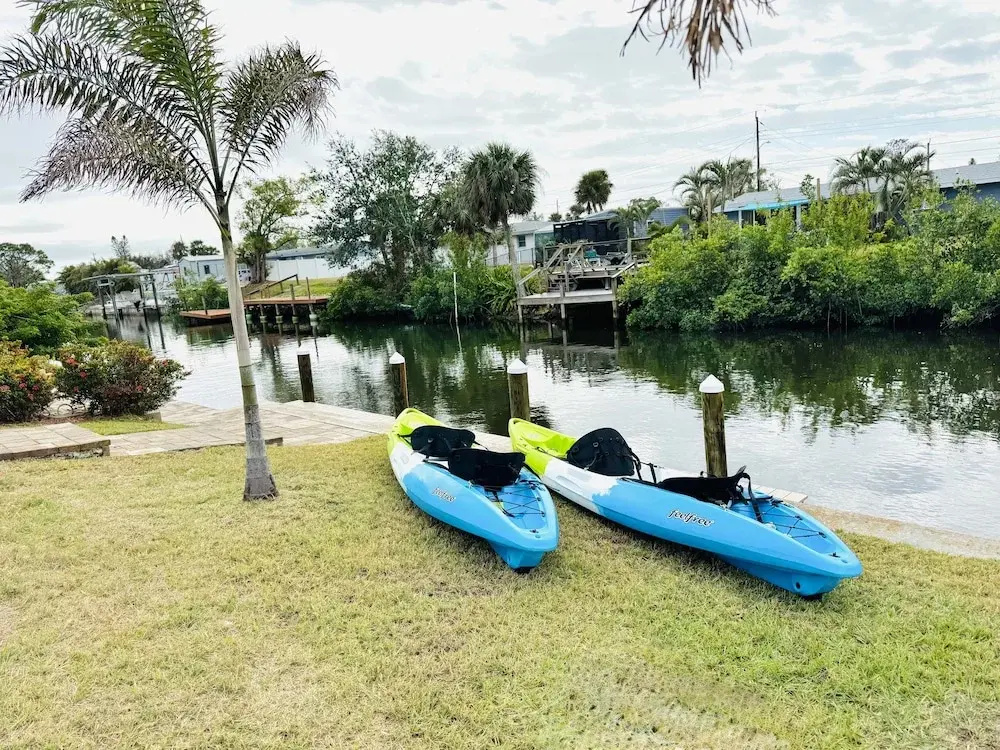 Englewood 5 Bedroom Pool Home 3 miles to Gulf Beaches! 5 Home