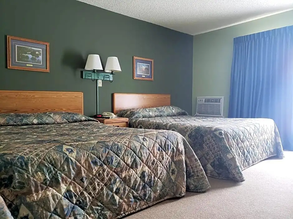 Standard Quadruple room with city view