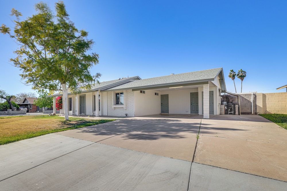 Snowbird Haven w/ Hot Tub! 3 Mi to Dtwn Chandler