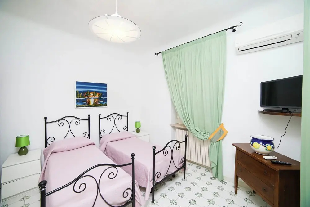 Classic Double room (full double bed)