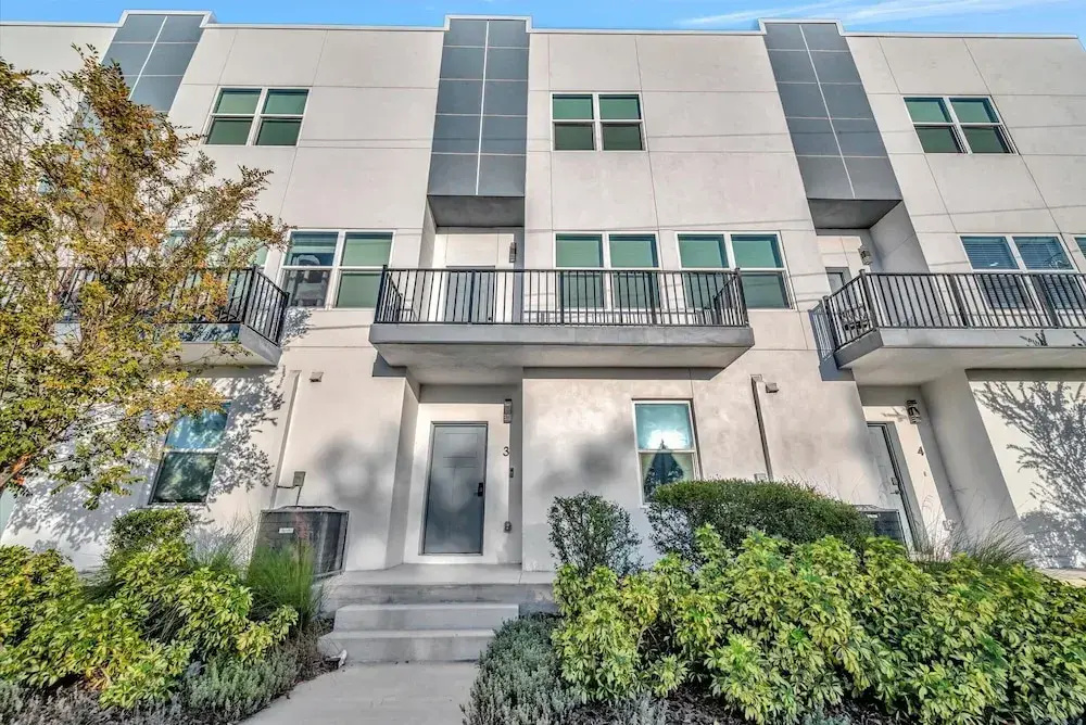 4br3ba Modern Sleeps 10 8 Minutes to Raymond James