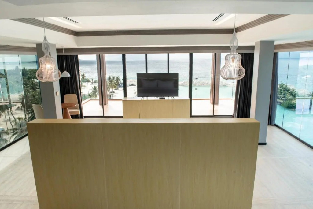 Lobby & Reception