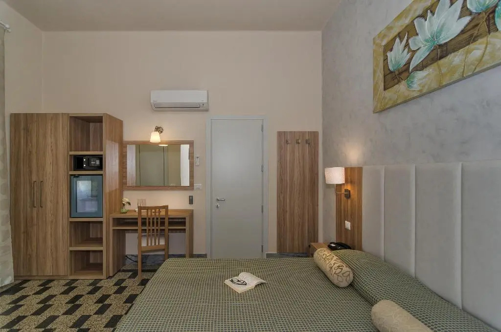 Economy room
