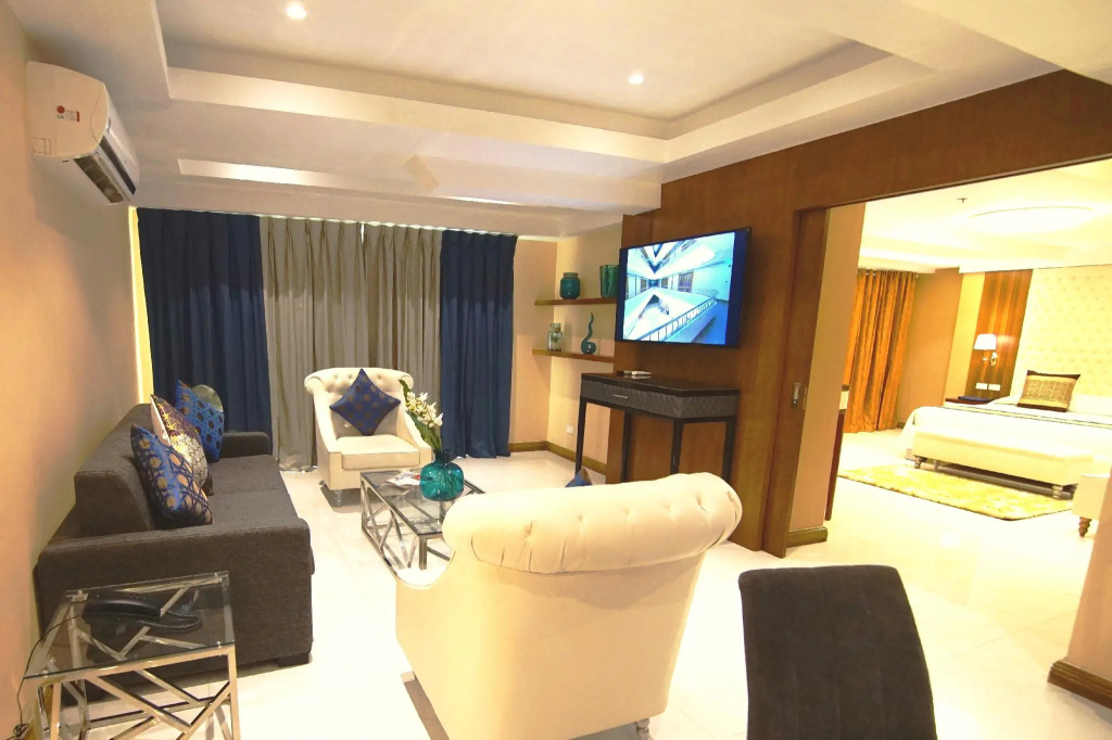 Double Suite (full double bed)