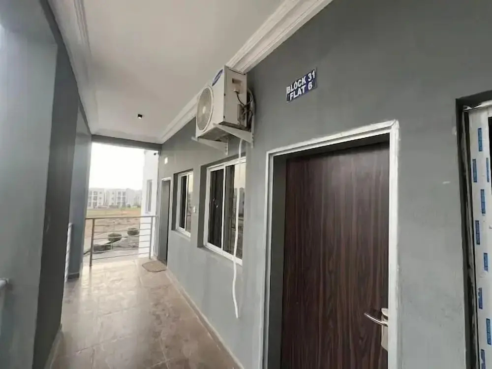 Metrohut Service Apartments