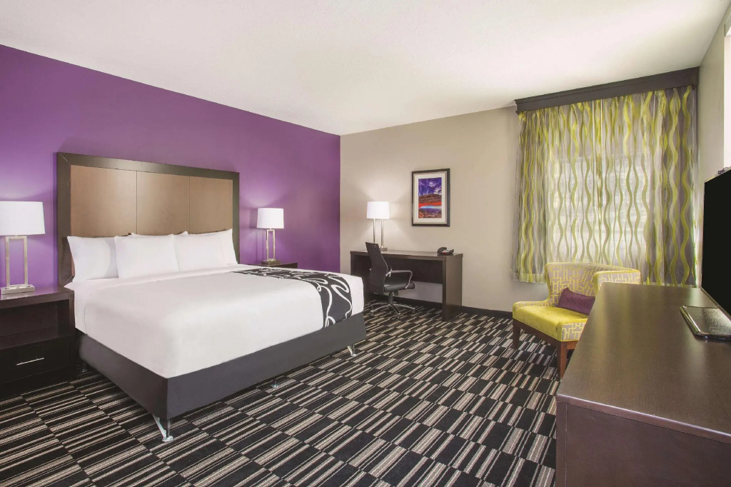 Standard Double room with mountain view (full double bed)