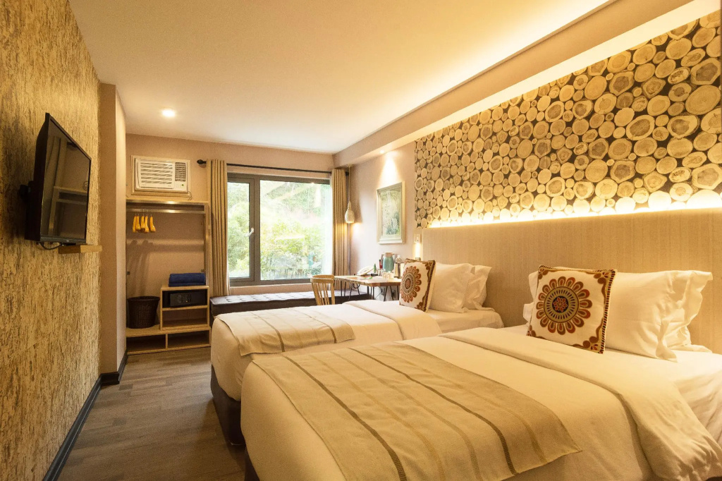 Deluxe Double room (full double bed)