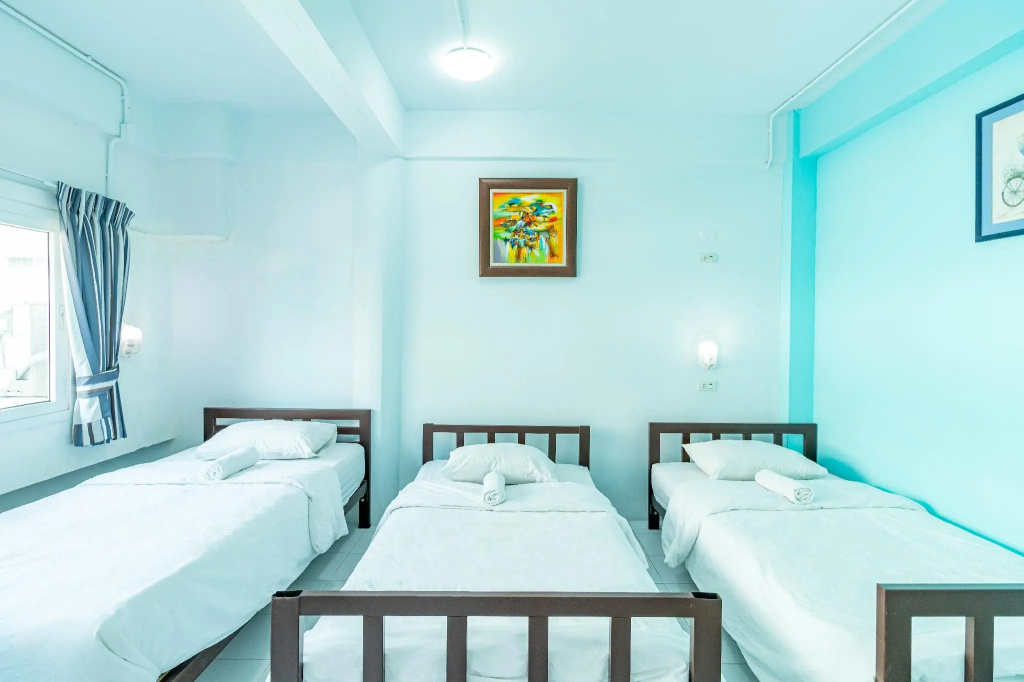 Standard Triple room