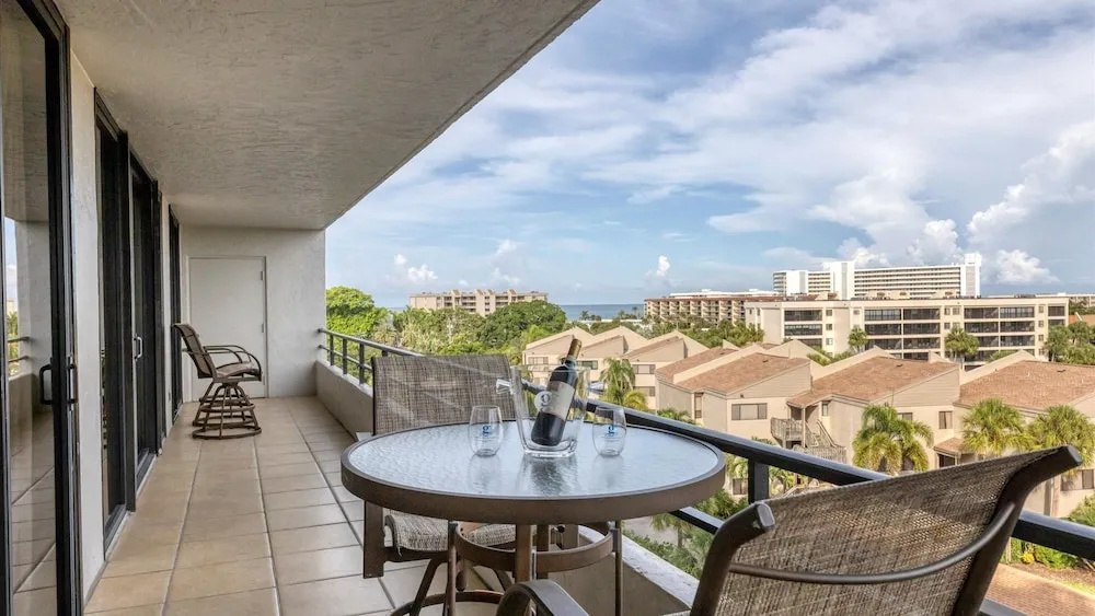 Anchorage Resort 3 Bedroom Luxury Condo w Balcony, Pool Table, Near Beach 0891