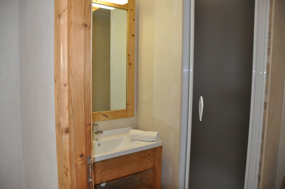 Afficher la photo 8 — Spacious Retreat for 10 Guests