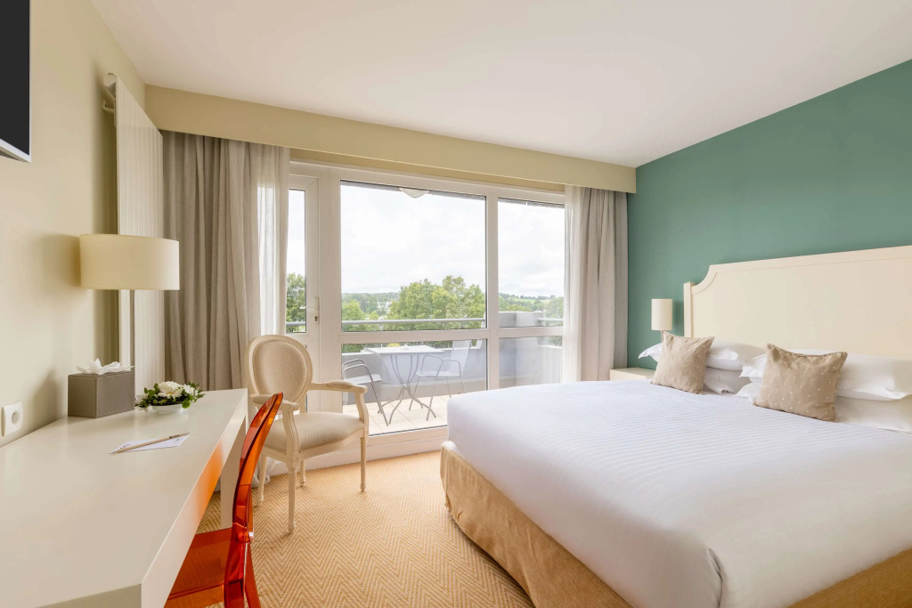 Deluxe Double room with lake view (full double bed)