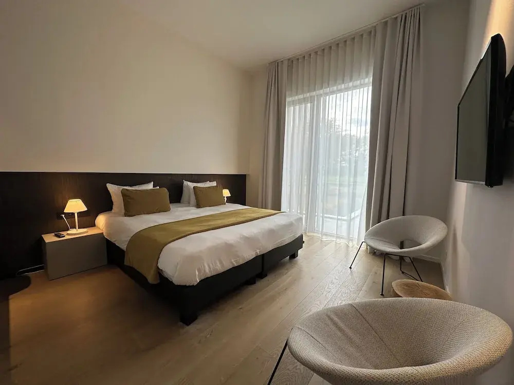 Deluxe Double room (full double bed)