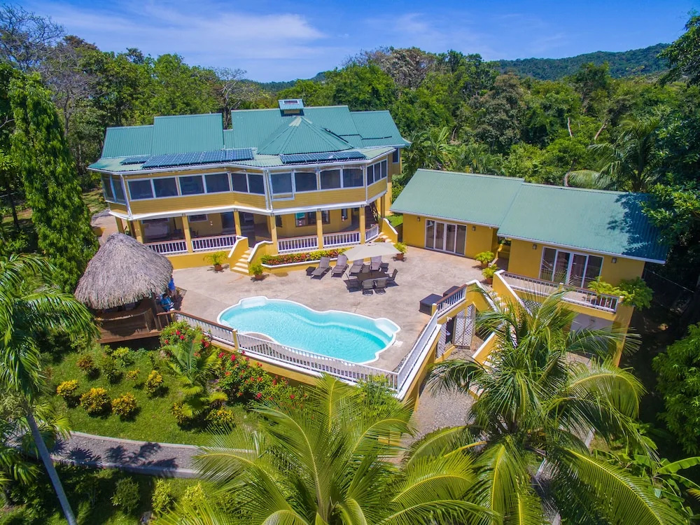 6 Bedrooms Cottage with balcony