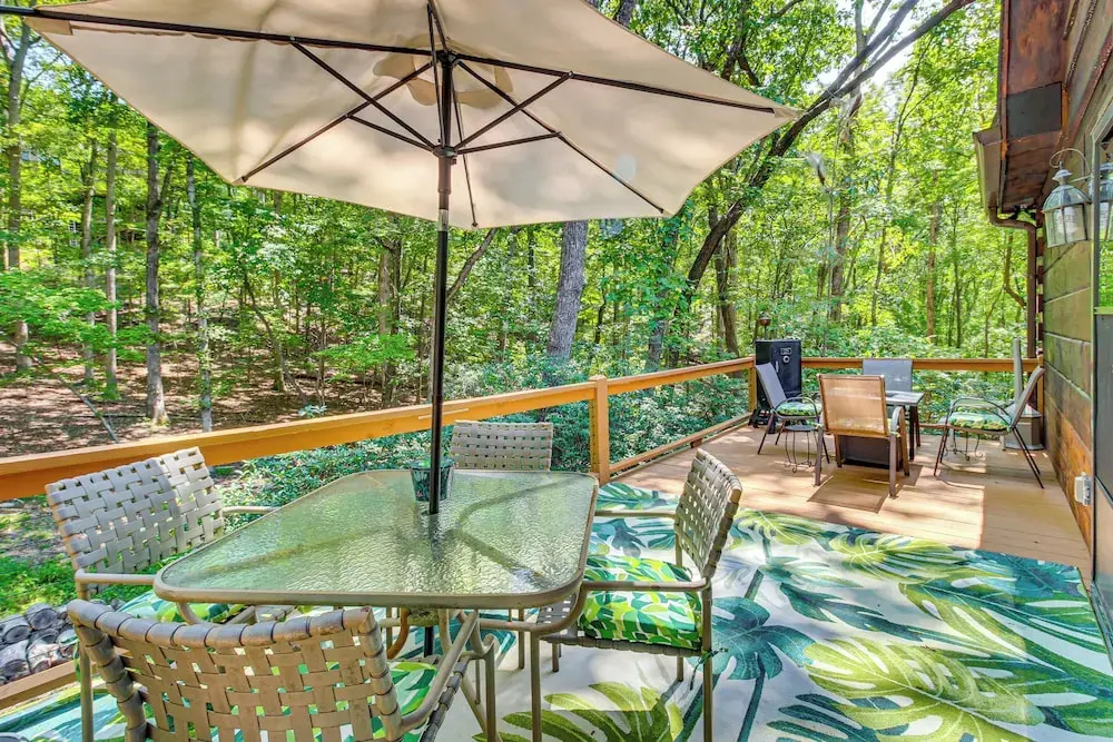 North Georgia Cabin w/ Hot Tub & Community Perks!