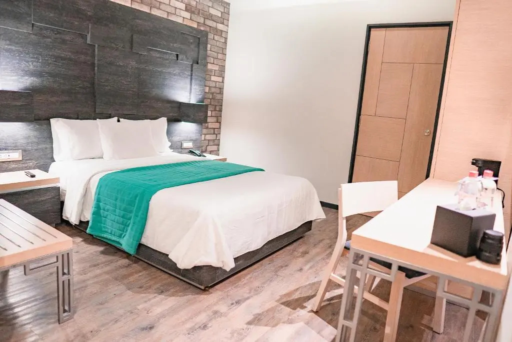 Deluxe Double room (full double bed)