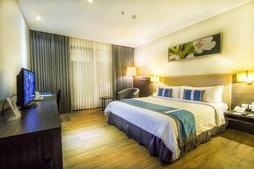 Business Double room with balcony (full double bed)