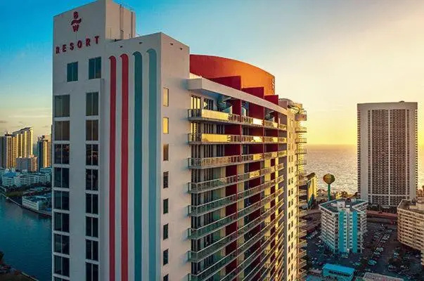 Stunning 2 Bedroom Bay Front Apt w/ Breathless View 1909