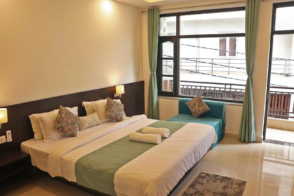 Standard Triple room
