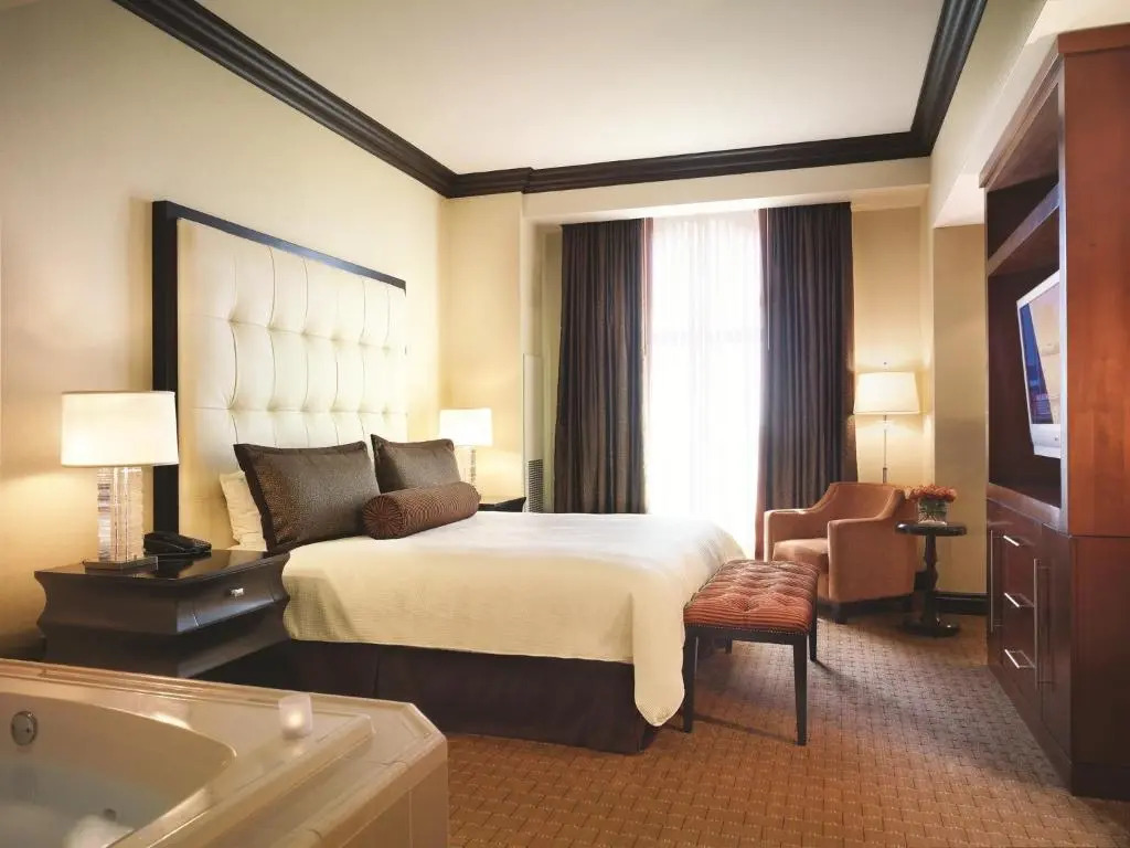 Double Suite full double bed