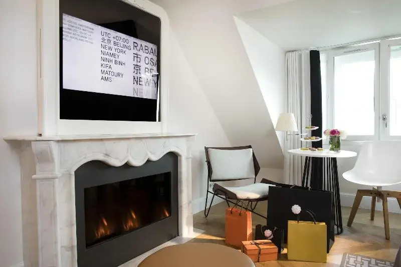 Hotel R de Paris 114