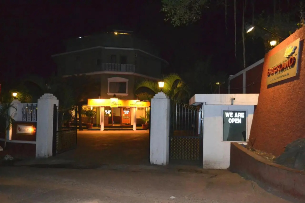 Jaffer Bhai's Brickland Hotel