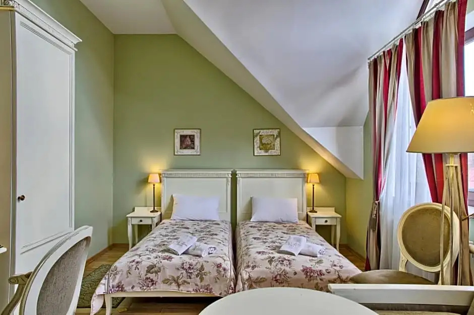 Villa Estera - Hotel & Restauracja - Chambres